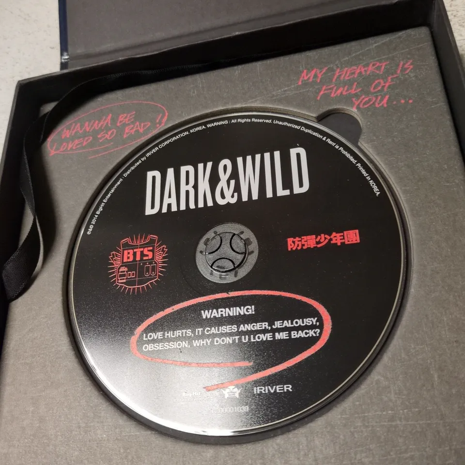 BTS DARK & WILD – CD ALBUM IN PRESENTATION BOX (BOXED)