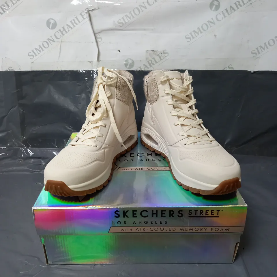 SKECHERS LADIES ANKLE BOOTS CREAM SIZE 6