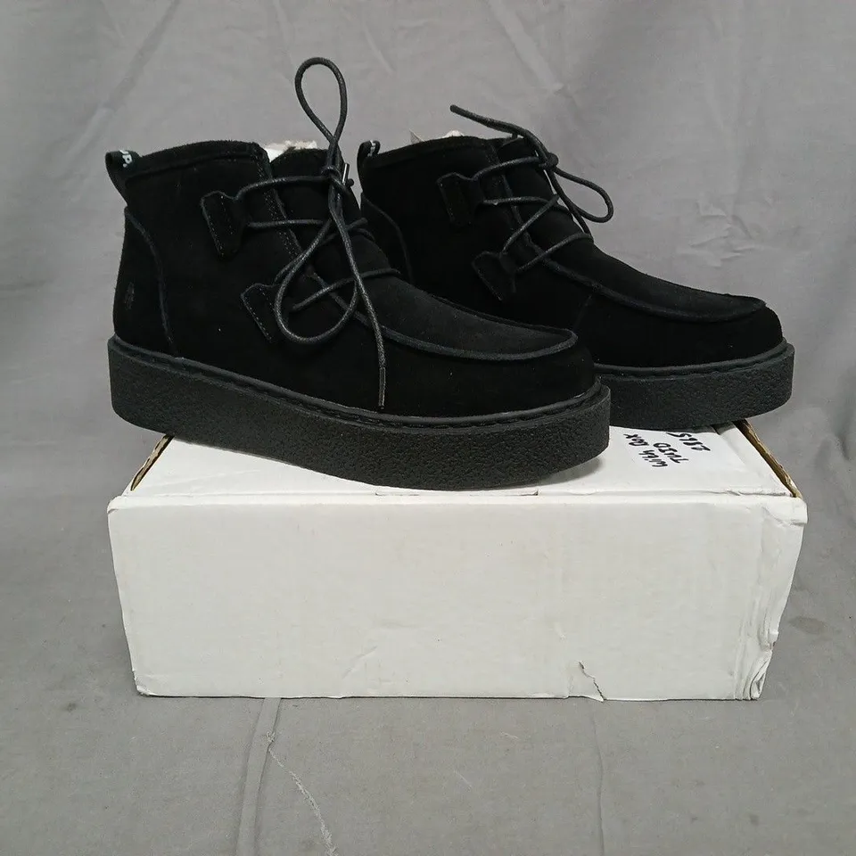 BOXED PAIR OF HUSH PUPPIES BRIANNA LACE BOOTIES IN BLACK SIZE 5