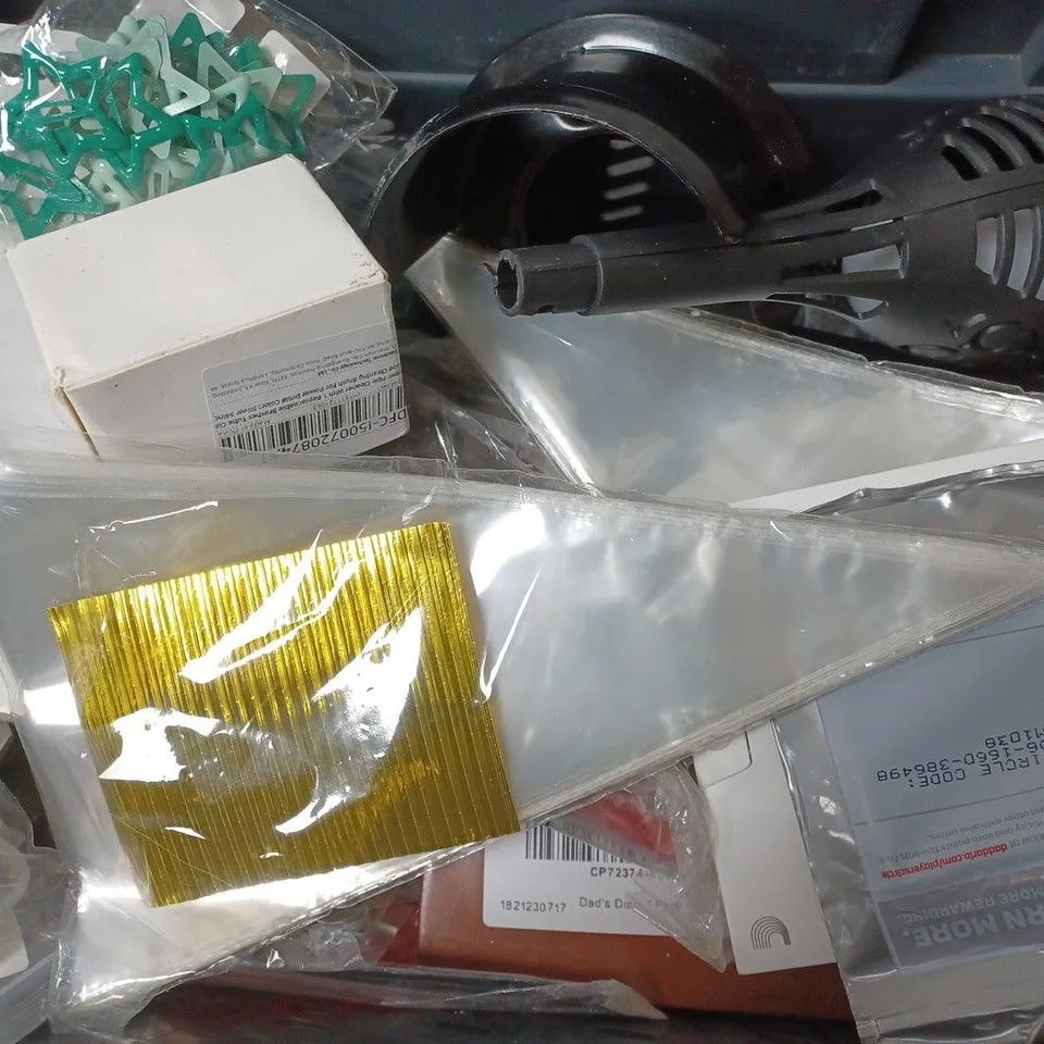 BOX OF APPROXIMATELY 15 ASSORTED ITEMS TO INCLUDE - RING SIZE FINDER , STICKY FLY TRAPS , CISIVIS CUTTING WHEEL , LEMON SQUEEZER ETC