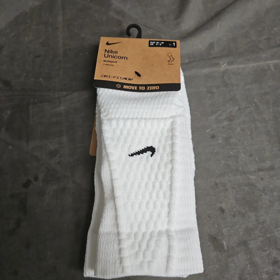 NIKE PAIR OF UNICORN MULTISPORT CUSHIONED CREW SOCKS IN WHITE SIZE 5-8