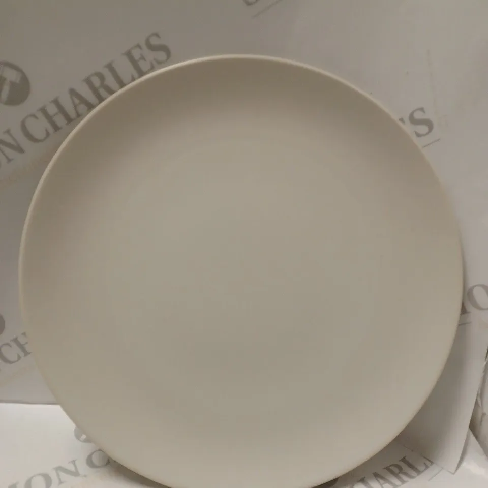 BRAND NEW BOXED CESIRO 12 PIECE DINNER SET TO INCLUDE LARGE PLATE SMALL PLATE AND BOWL IN MATT WHITE / COLLECTION ONLY 