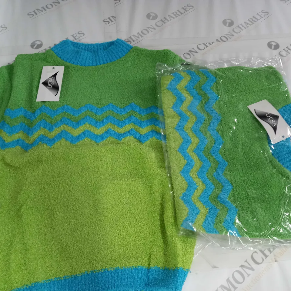 LOT OF 10 ROUND NECK ZIG ZAG LYCRA JUMPERS - SIZE UNSPECIFIED