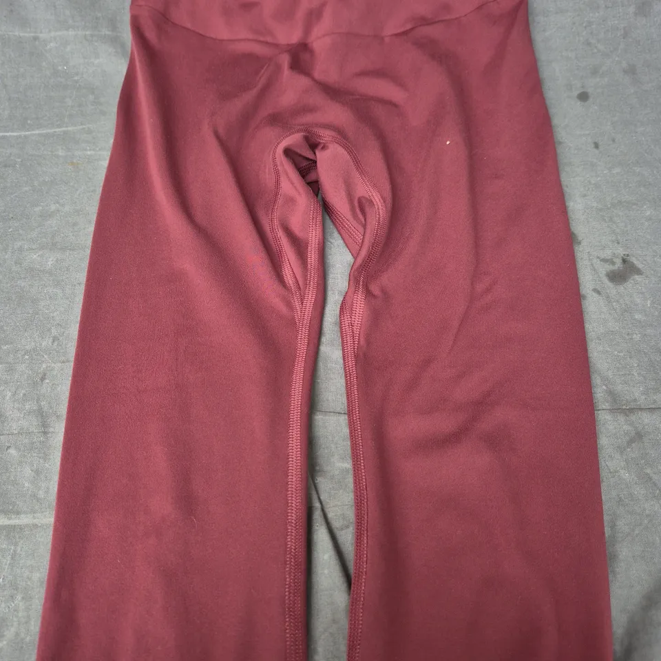 GYM SHARK LEGGINGS IN BURGUNDY SIZE UNSPECIFIED