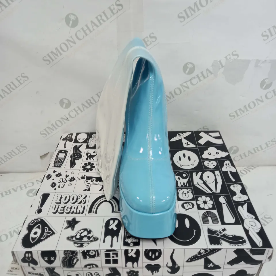 BOXED PAIR OF KOI FOOTWEAR BUBBLEGUM BURST HEELED LONG BOOTS IN BLUE OMBRE PATENT - SIZE 4