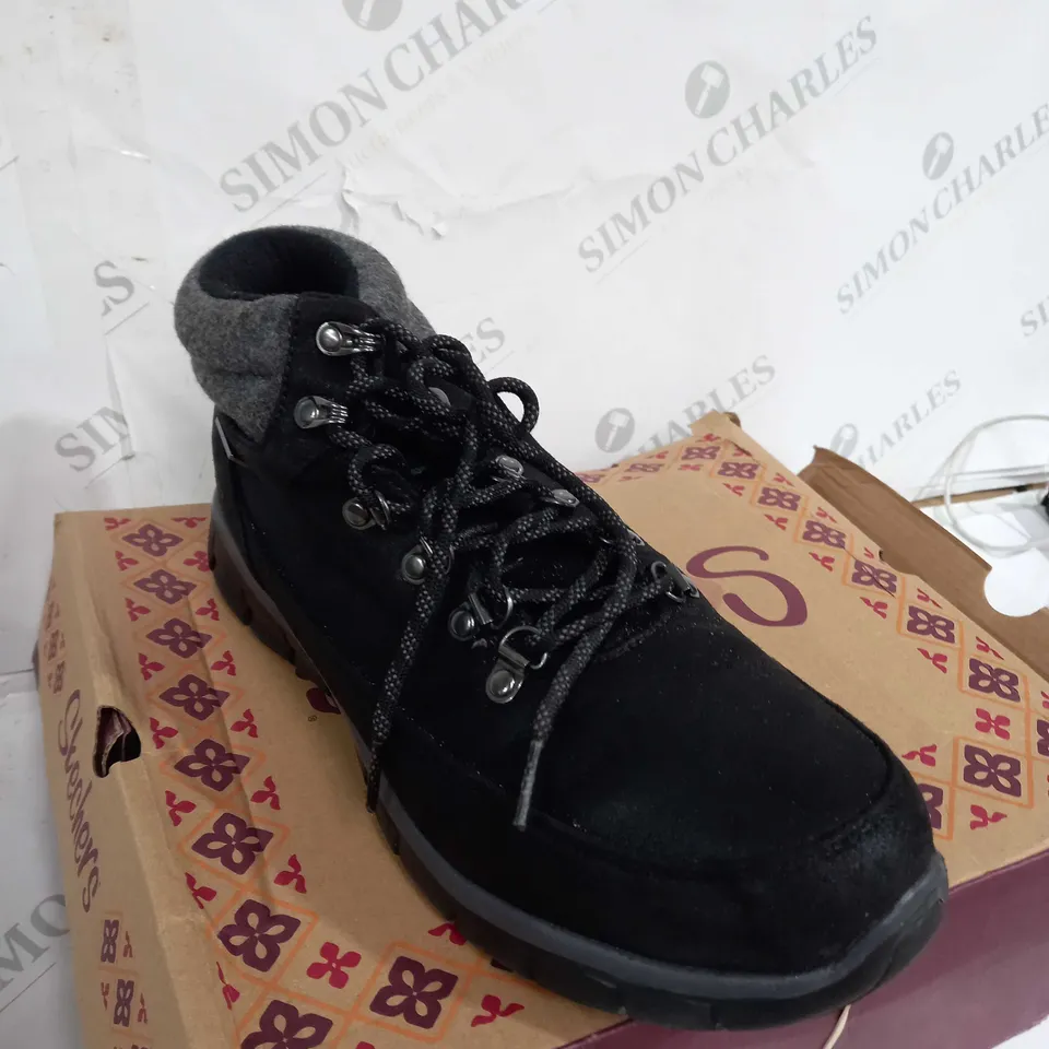 BOXED SKECHERS SYNERGY WARM TECH BOOTS, BLACK - SIZE 7