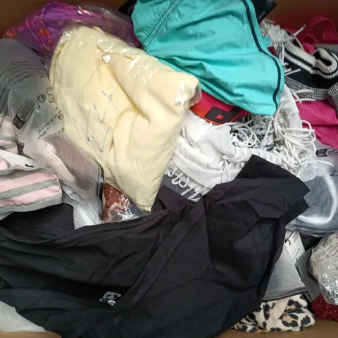 APPROXIMATELY 30 ASSORTED CLOTHING ITEMS IN VARIOUS SIZES, STYLES & COLOURS TO INCLUDE BRANDS SUCH AS POURMOI, METAL STRAPP, BERSHKA, ETC - COLLECTION ONLY