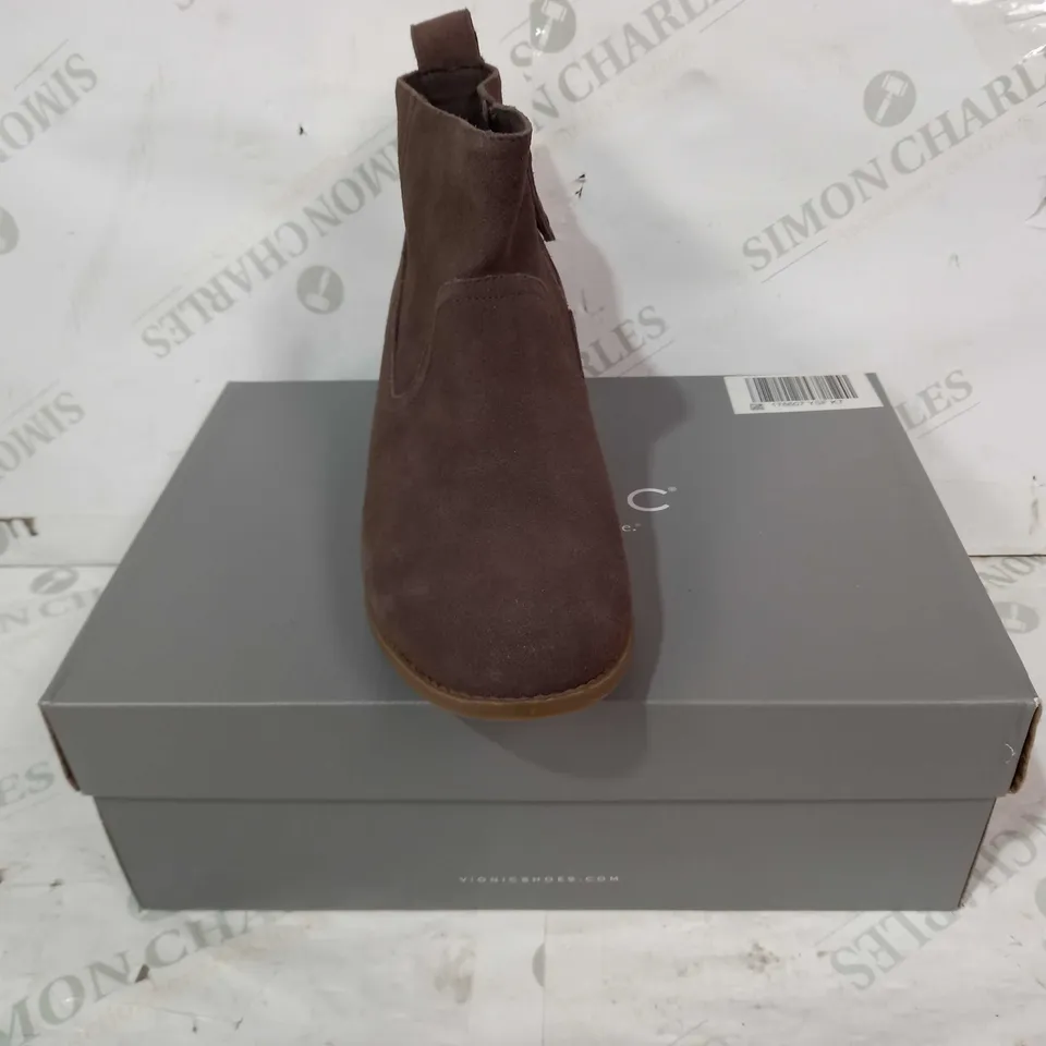 BOXED PAIR OF VIONIC LOW HEELED SIDE ZIP BOOTS IN BROWN UK SIZE 7