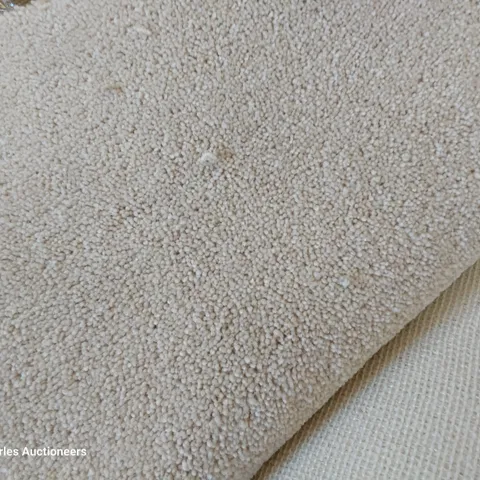 ROLL OF QUALITY TUDOR TWIST BIRCHWOOD BEIGE CARPET APPROXIMATELY 5M Γ 7.7M