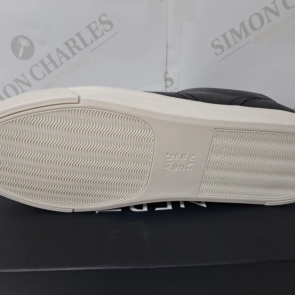 BOXED NATUARALIZER ASTARA BLACK LEATHER TRAINERS SIZE 7