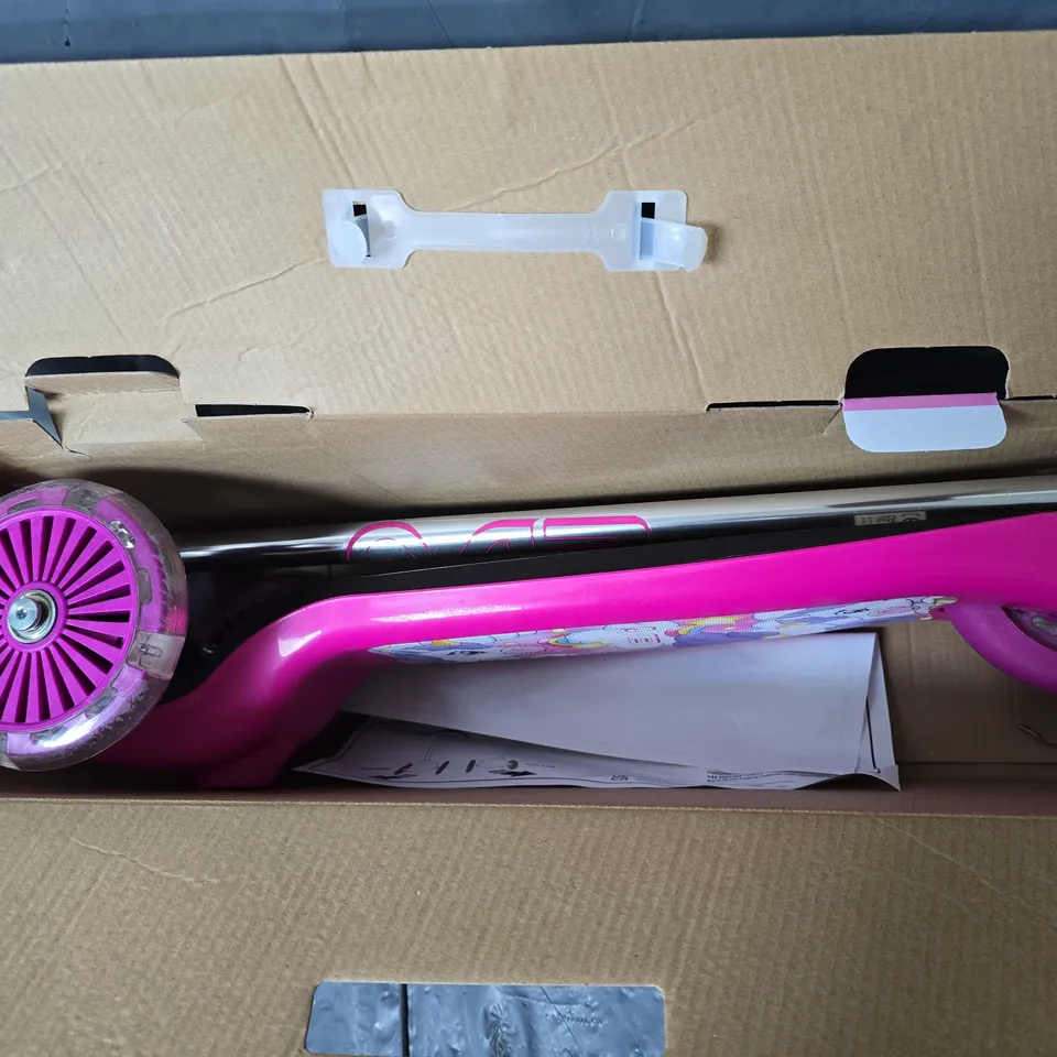 BOXED EVO LIGHT UP MOVE N GROOVE SCOOTER IN PINK