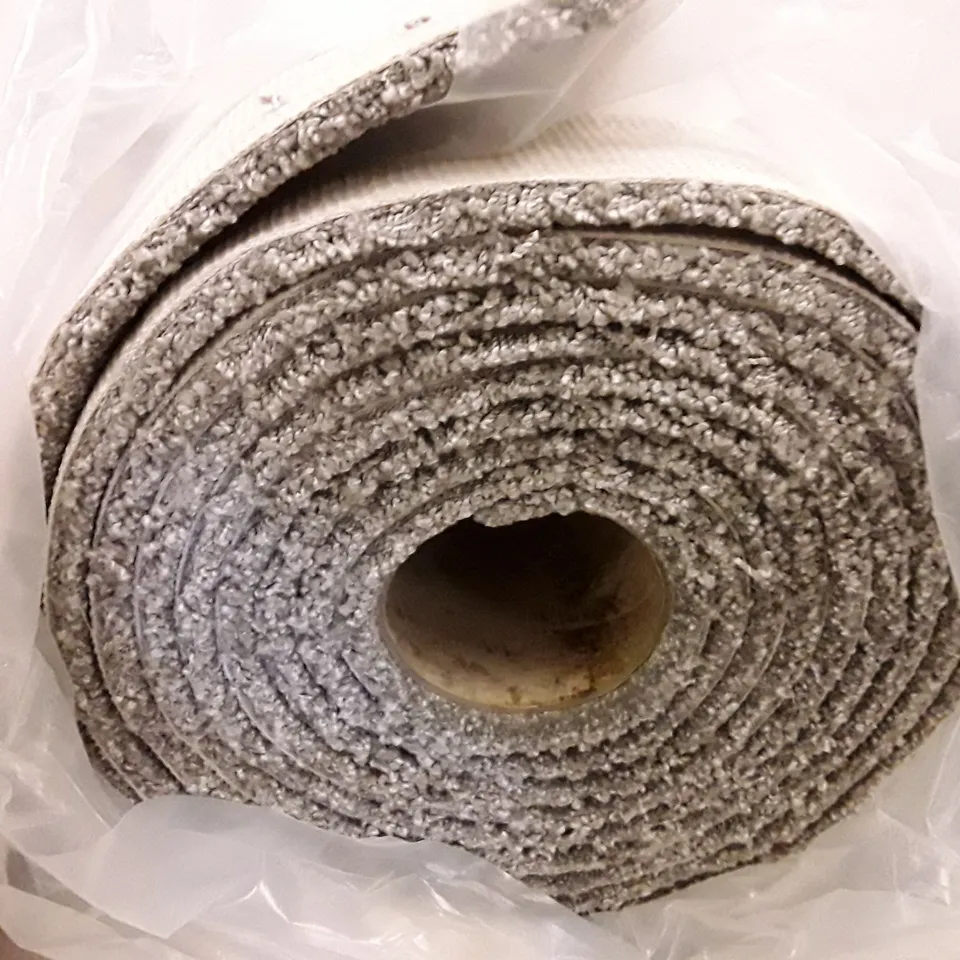 ROLL OF QUALITY SENSUAL TITANIUM CARPET APPROXIMATELY 5×7.1M