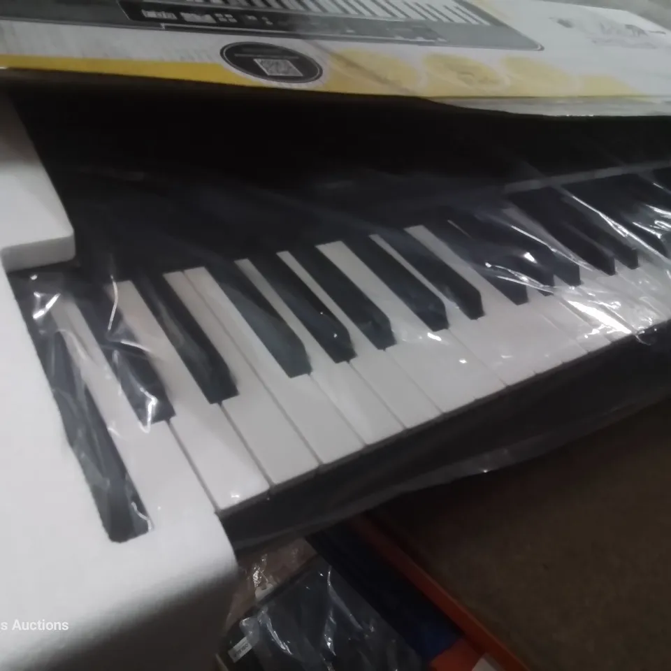 BOXED YAMAHA PSR-FS2 DIGITAL KEYBOARD