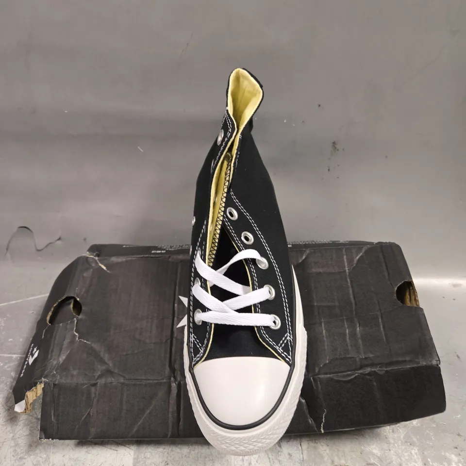 BOXED PAIR OF CONVERSE ALL STAR SHOES - 5.5