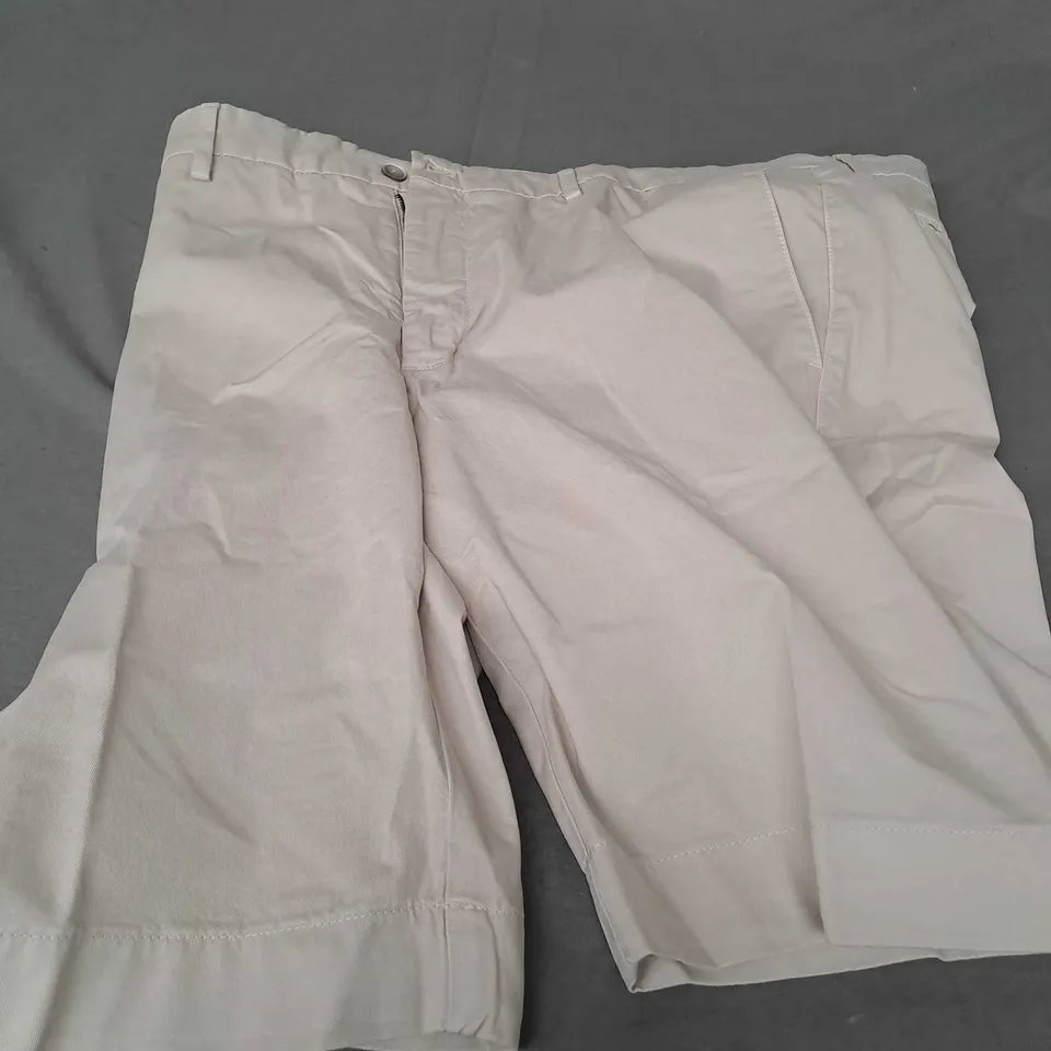 HACKET CORE SHORT IN TAN - SIZE 36