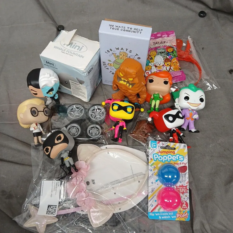 APPROXIMATELY 18 ASSORTED TOYS & GAMES TO INCLUDE FUNKO POPS, WHALE FOUNTAIN, JUMPING POPPERS, ETC
