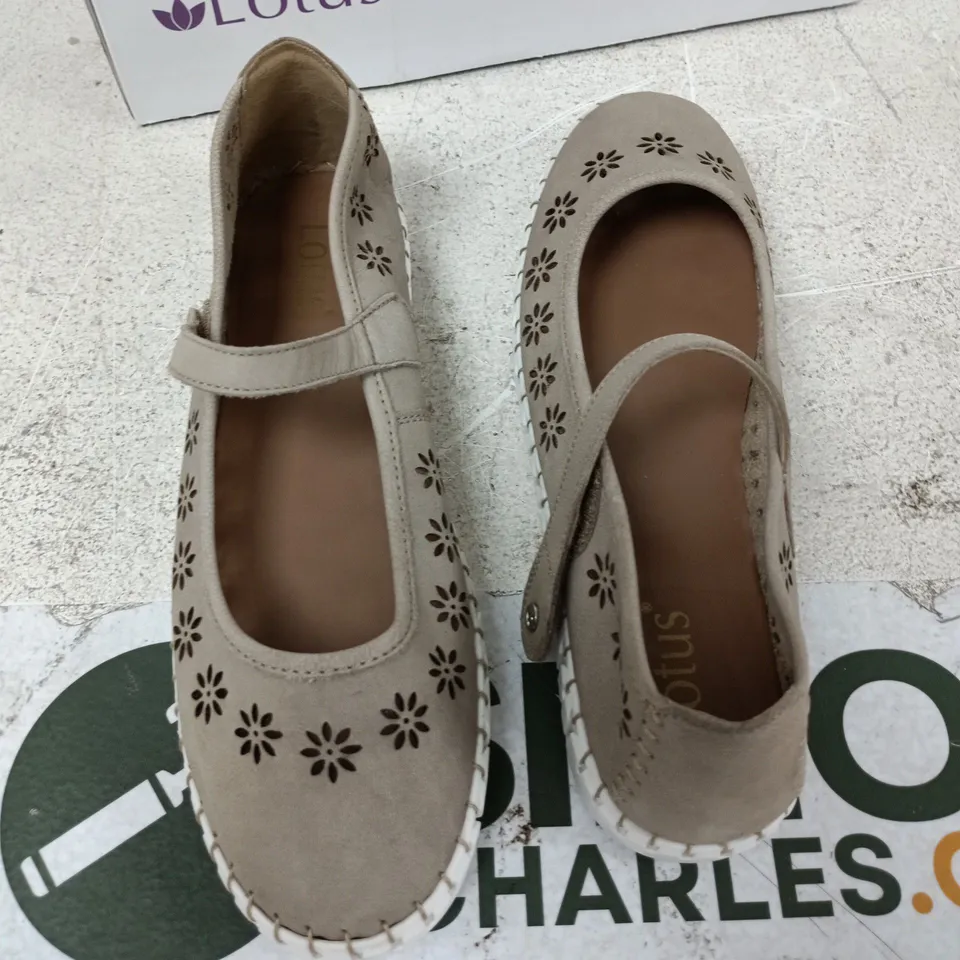 BOXED PAIR OF LOTUS AURELIA SHOES IN NATURAL - UK 6