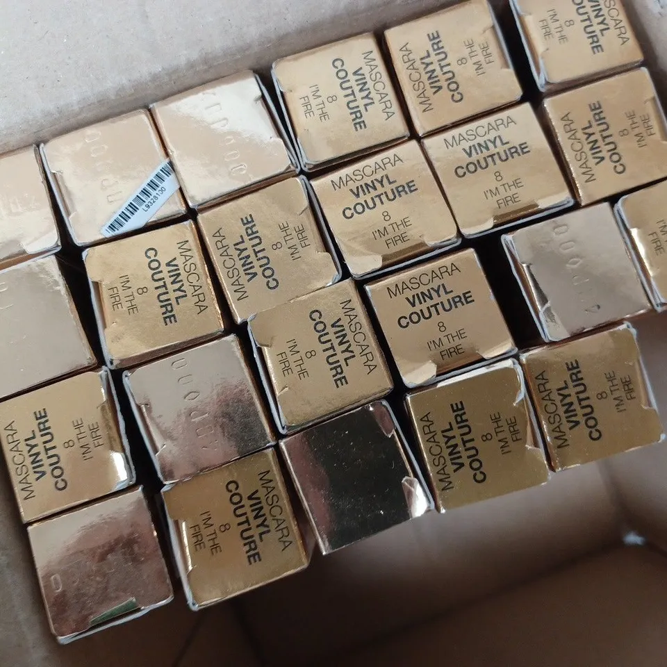 APPROXIMATELY 23 BOXED YVES SAINT LAURENT VINYL COUTURE MASCARA TOP COAT PALLET #8 I'M THE FIRE