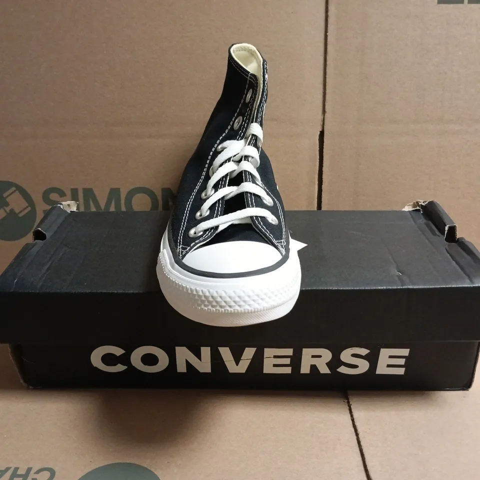 BOXED PAIR OF CONVERSE ALL STAR HI TOP SHOES IN BLACK/WHITE SIZE UK 6
