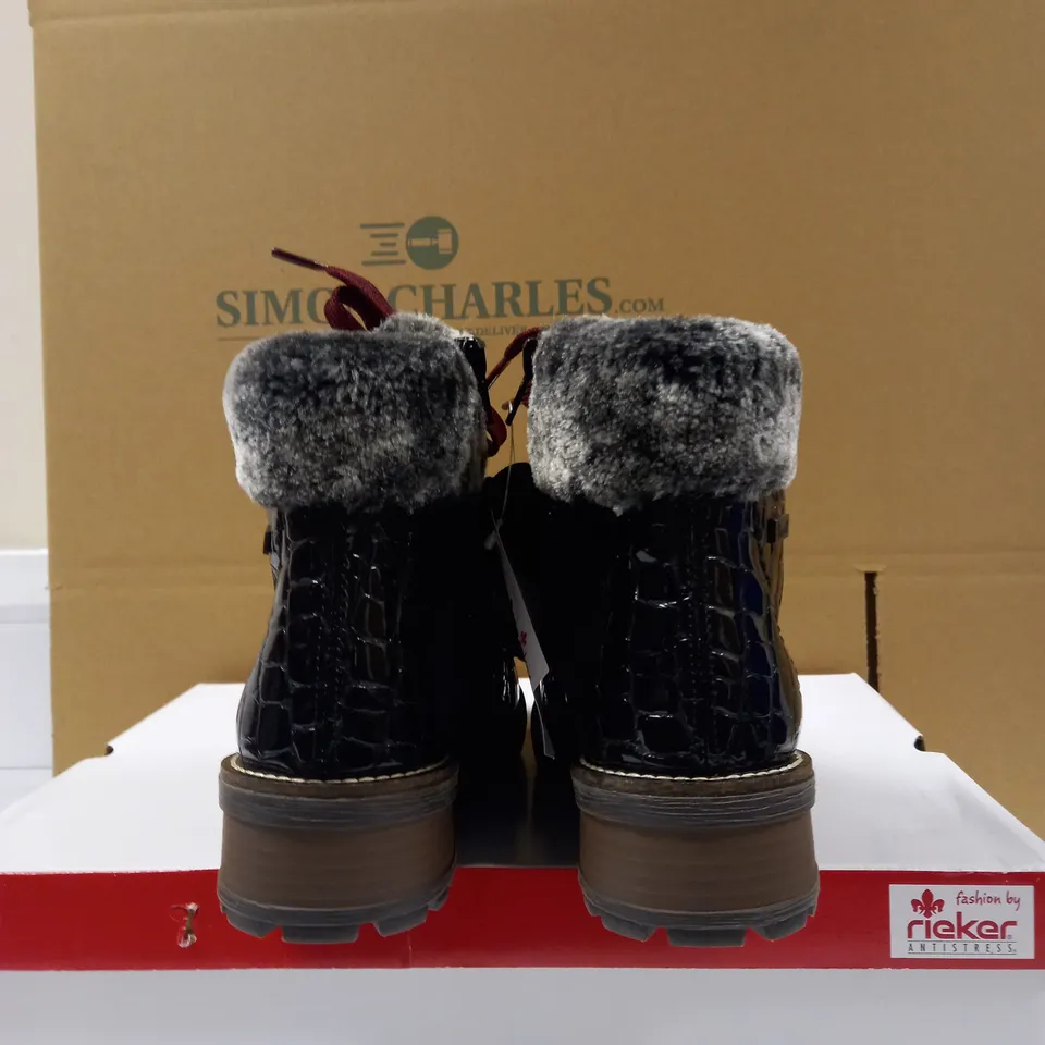 RIEKER CROC HIKING BOOT  BLACK SIZE 4