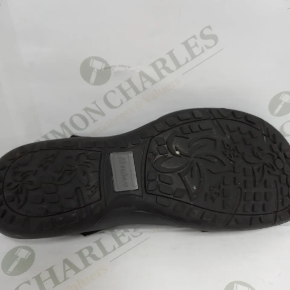 BOXED SKECHERS VEGAN SANDALS SIZE UNSPECIFIED