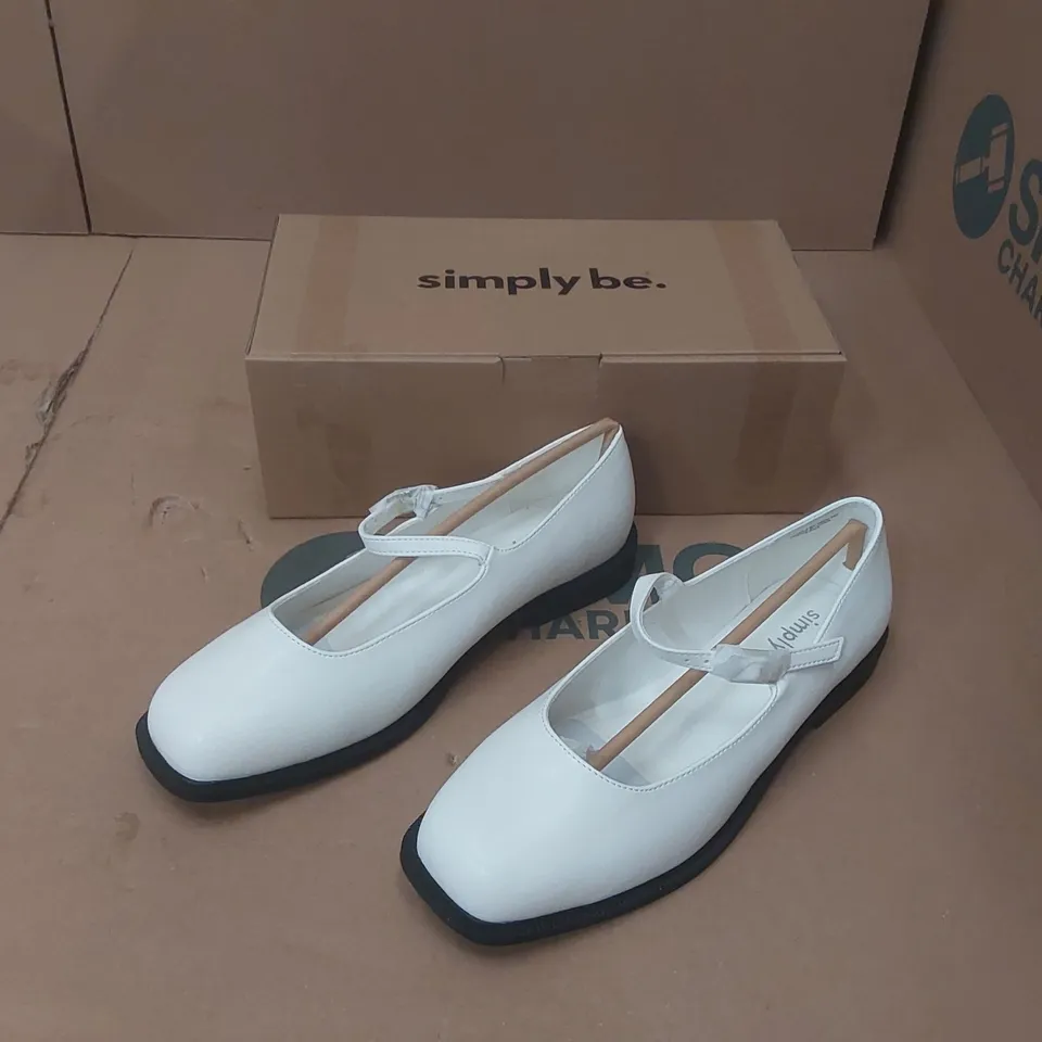 BOX CONTAINING APPROXIMATELY 9x BRAND NEW SIMPLY BE ECRU BROOKE EXTRA WIDE SHOES - SIZE 6
