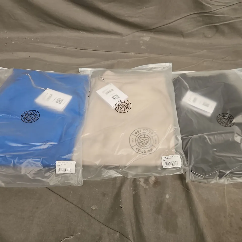 APPROXIMATELY 25 ASSORTED BAGGED CLOTHING ITEMS IN VARIOUS SIZES, STYLES & COLOURS TO INCLUDE LADIES BRASS MONKEY SHORTS, UNISEX BRASS MONKEY JOGGERS, UNISEX GET YOUR COLD ON JOGGERS, ETC