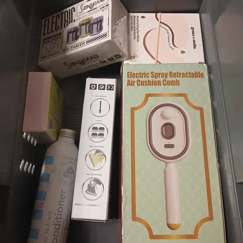 APPROXIMATELY 5 ASSORTED HEALTH & BEAUTY PRODUCTS TO INCLUDE MINI SHAVER, CONDITIONER, EYE MASKS ETC 