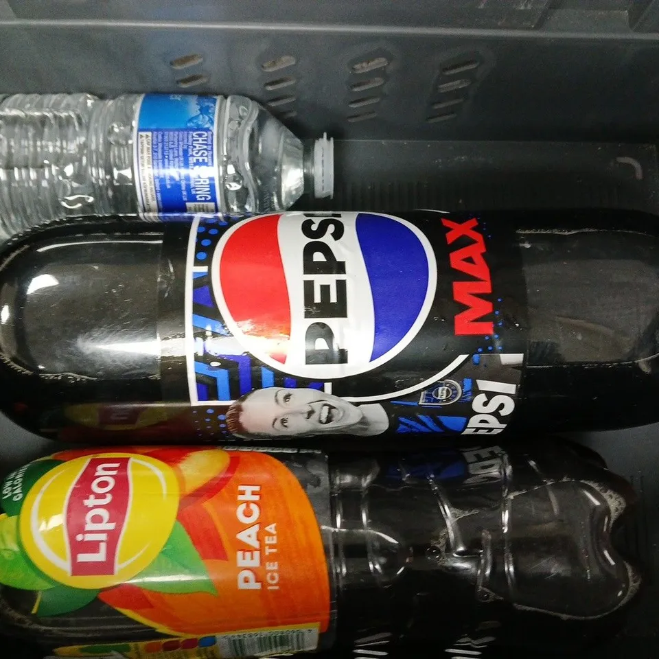 APPROXIMATELY 5 ASSORTED FOOD AND DRINK ITEMS TO INCLUDE LIPTON ICE TEA, SAN PELLEGRINO, ETC