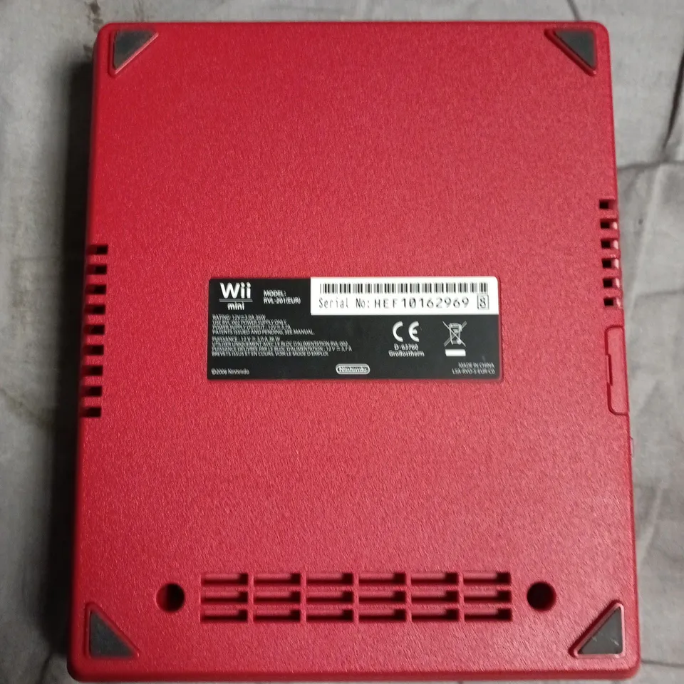 NINTENDO WII MINI GAMES CONSOLE IN RED  
