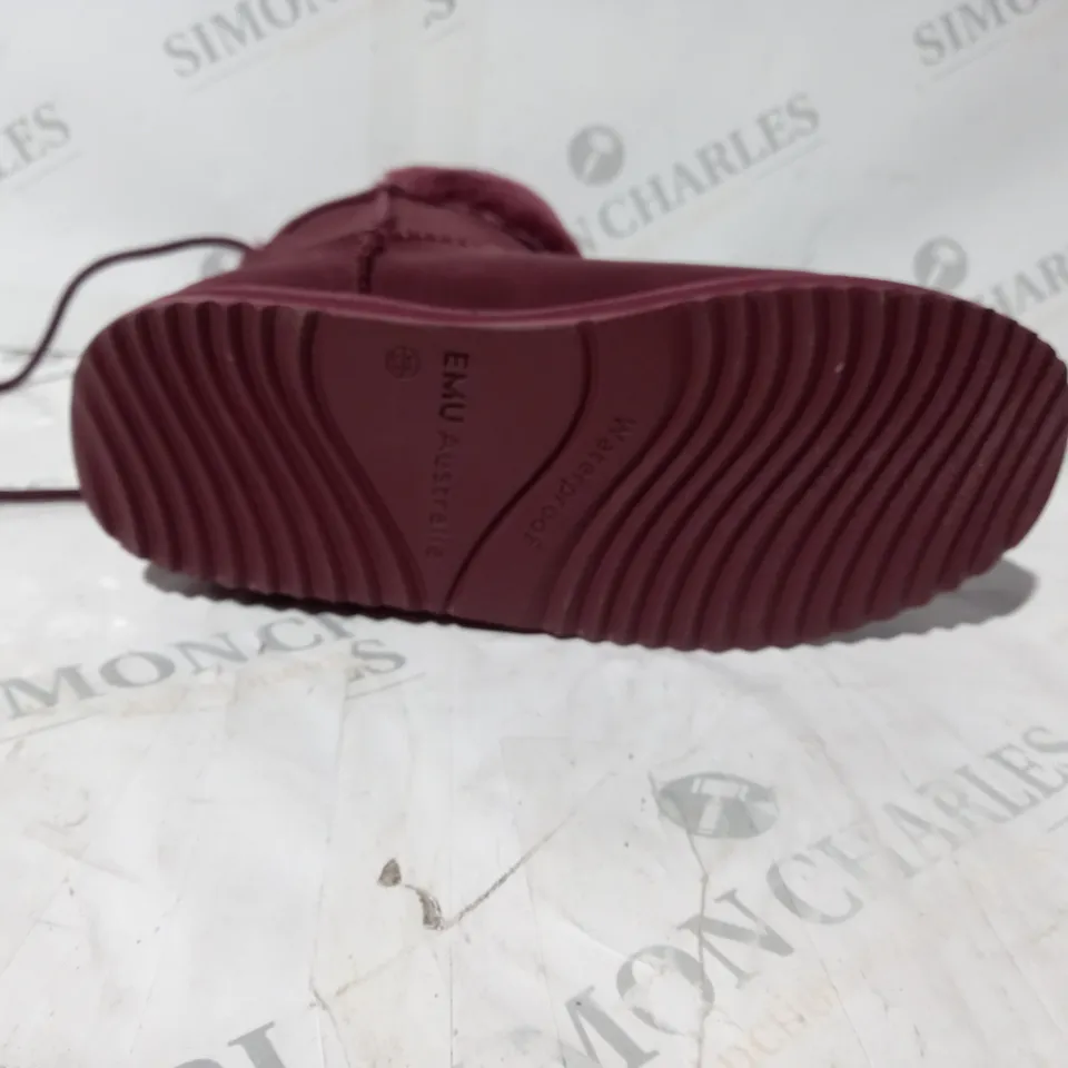 BOXED PAIR OF EMU BIRDWOOD BOOTS IN MERLOT UK SIZE 46