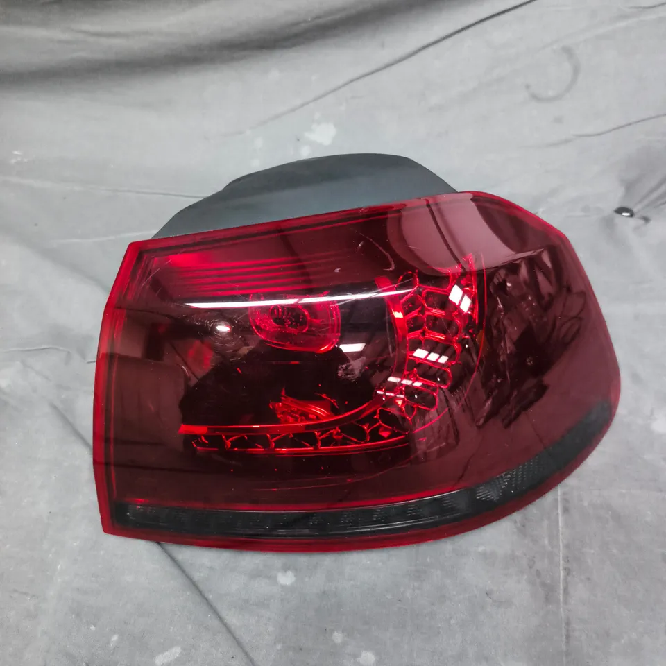 VLAND TAIL LIGHT ASSEMBLY