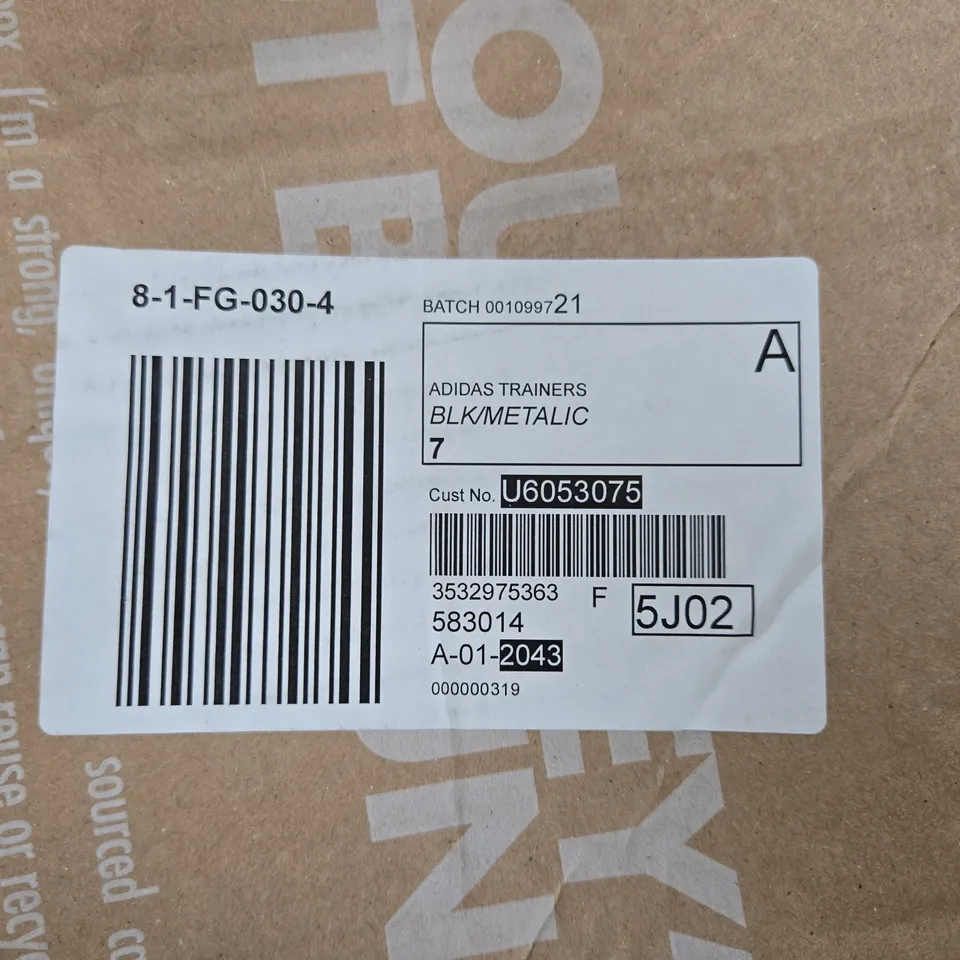ADIDAS TRAINERS SIZE 7