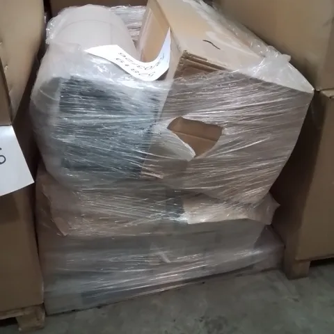 PALLET CONTAINING A LARGE QUANTITY OF ROLLED UP MATTRESSES 