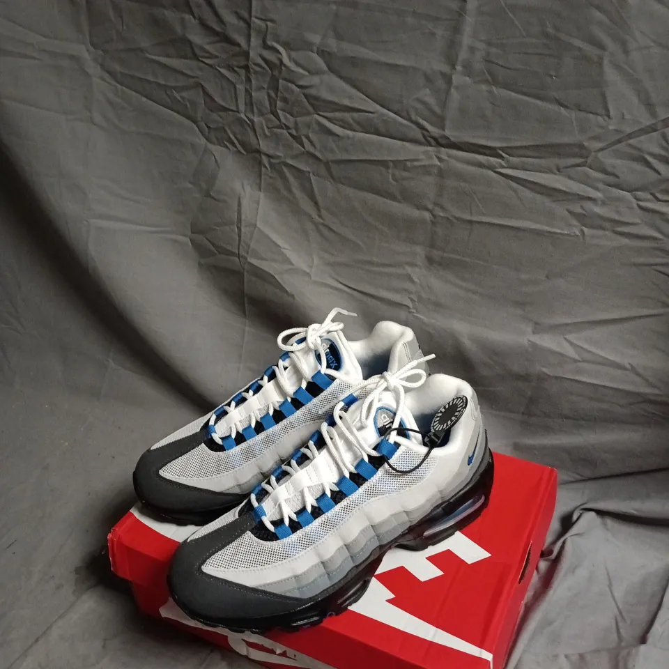 NIKE AIR MAX 95 OG SNEAKERS – WHITE, GREY & BLUE ACCENTS, UK 8.5 (US 9.5) – BOXED