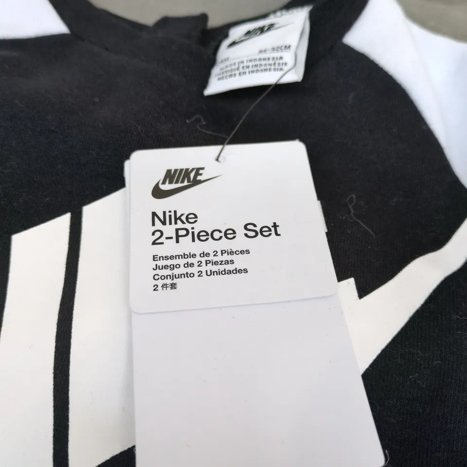NIKE 2 PIECE SWEAT SUIT BLACK AND WHITE, 24 MONTHS WITH TAGS