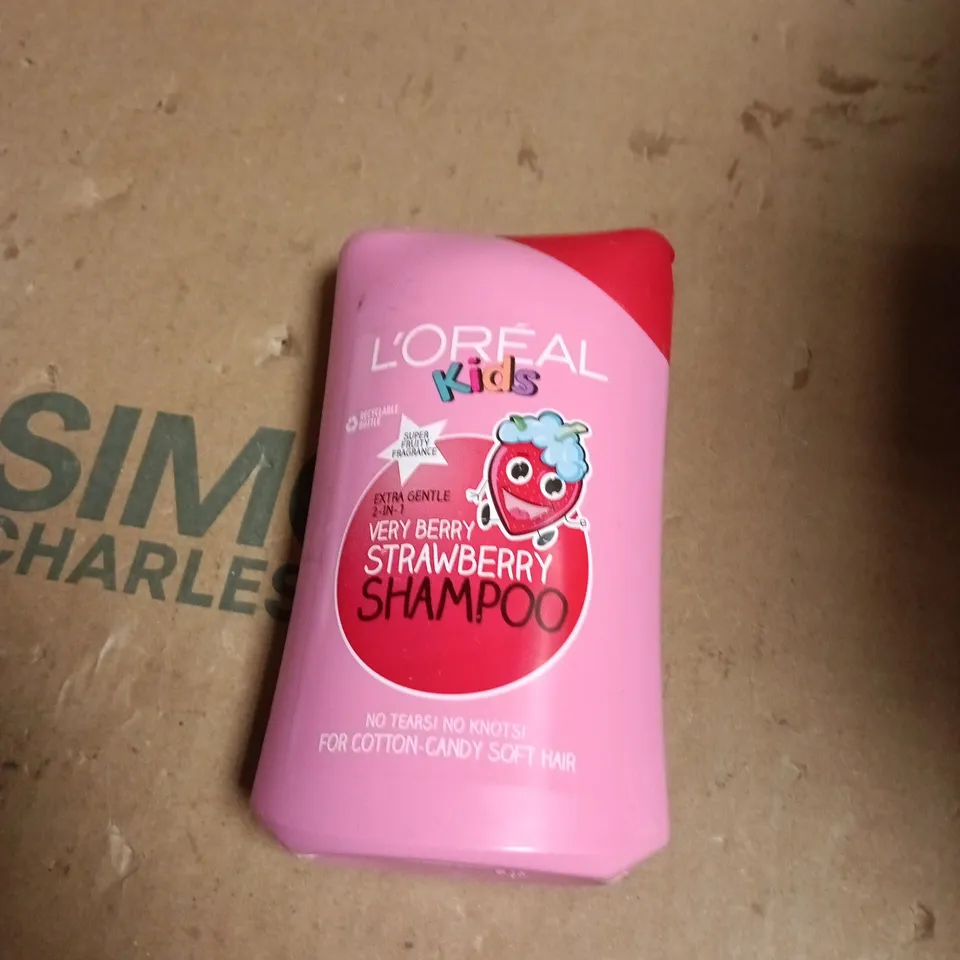 APPROXIMATELY 20 ASSORTED COSMETIC ITEMS INCLUDING FRESH SKIN CITRIC ACID , L'OREAL KIDS SHAMPOO AND EXTRA 3D LASH 