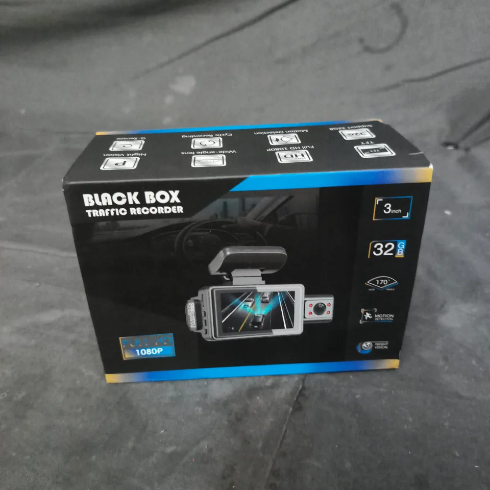 BOXED DUAL LENS VEHICLE DASH CAMERA