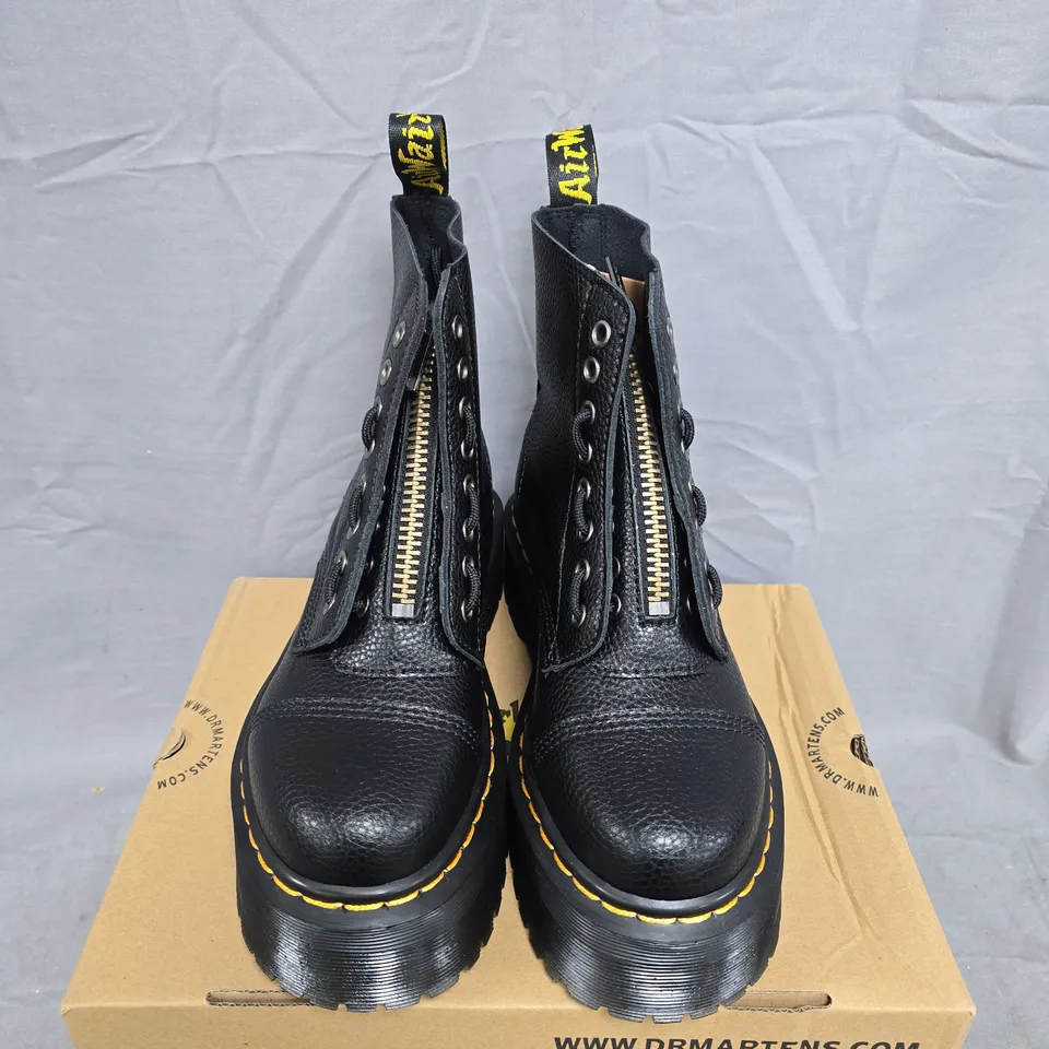 BOXED PAIR OF DR. MARTENS BLACK SINCLAIR LEATHER BOOTS, UK 6