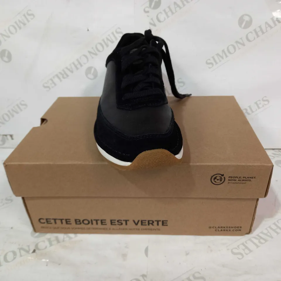 BOXED PAIR OF CLARKS SHOES IN BLACK UK SIZE 7