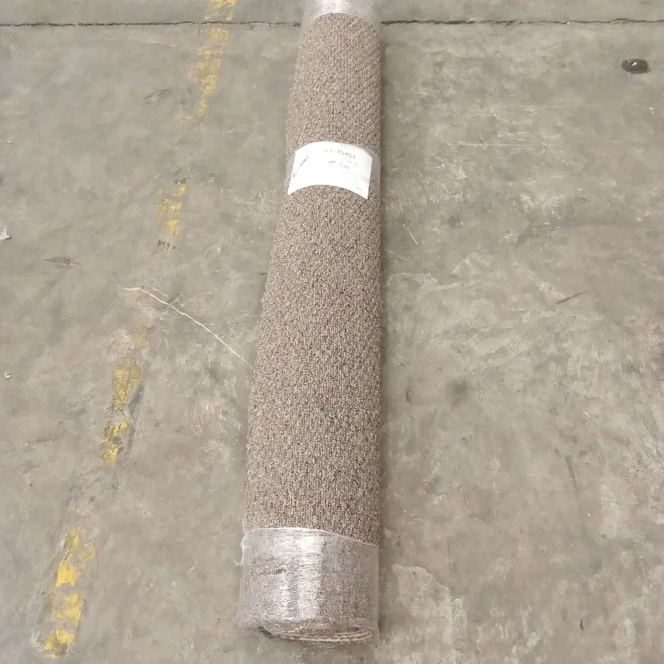 ROLL OF QUALITY OASIS 932 DARK TAUPE CARPET // APPROX SIZE; 1.7 x 5m