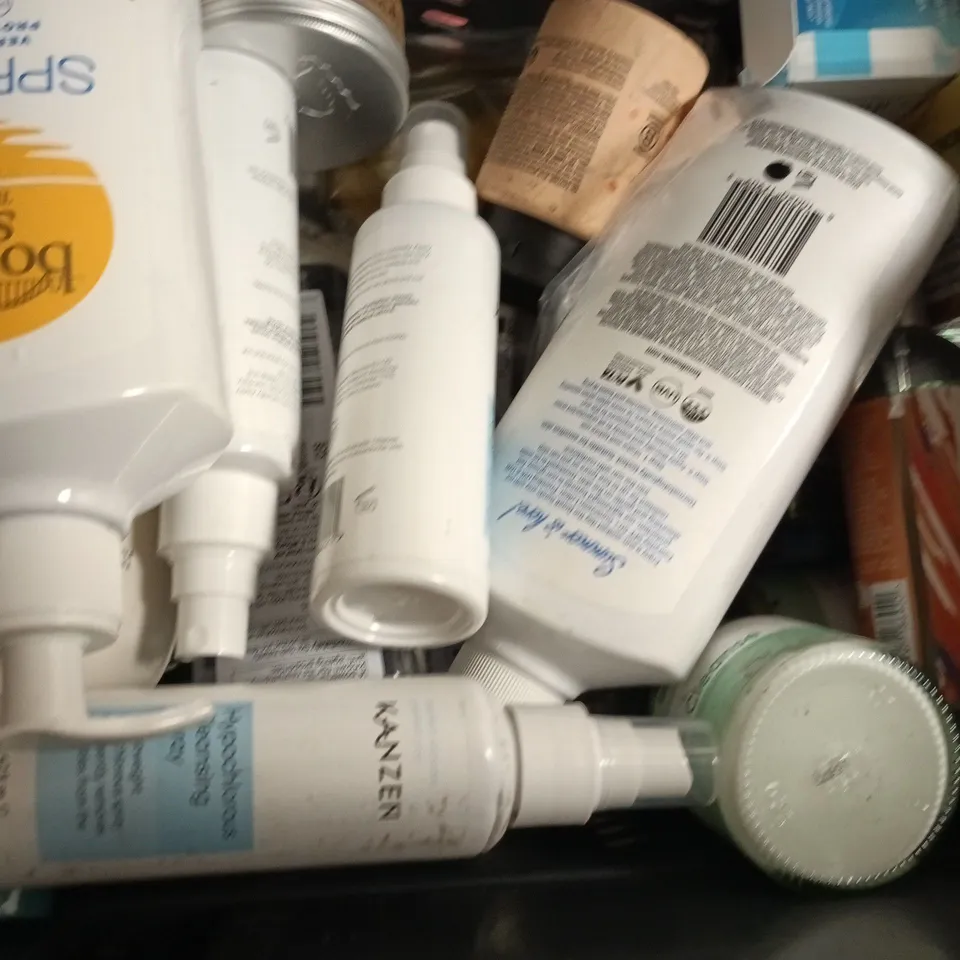 APPROXIMATELY 20 ASSORTED COSMETIC ITEMS TO INCLUDE BARUBT, TROPIC, ETC - COLLECTION ONLY