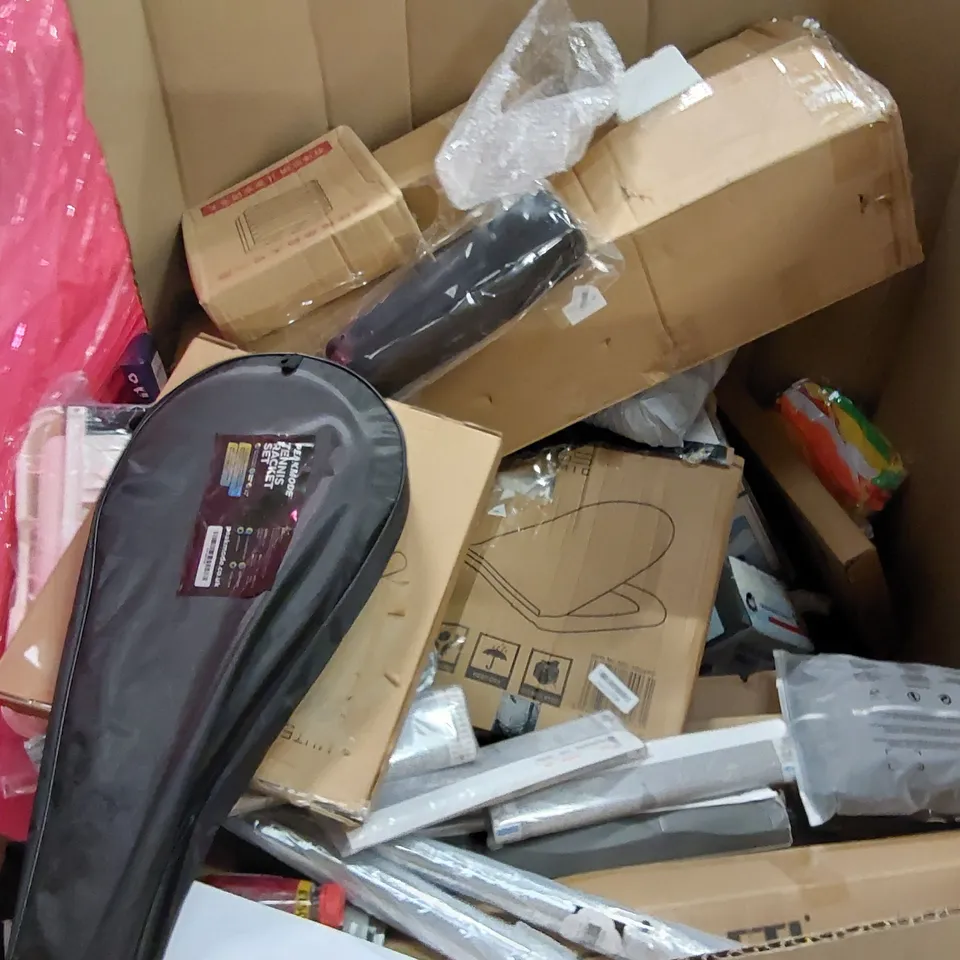 PALLET OF ASSORTED ITEMS INCLUDING: TURNTABLE HI-FI SYSTEM WITH SPEAKERS, SPACE HEATER, BLADELESS PURIFIER & HEATER FAN, BEDDING, MAT, TOILET SEAT