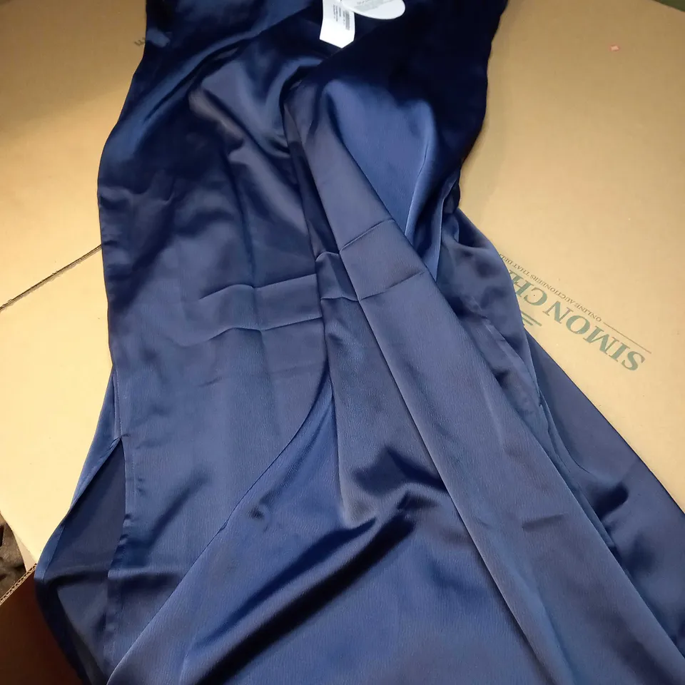 BOOHOO NAVY LOW BACK MAXI DRESS - SIZE 18