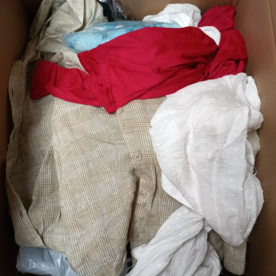BOX OF APPROXIMATELY 25 ASSORTED CLOTHING ITEMS TO INCLUDE BLACK JOGGERS, PRIMARK JOGGERS, JEAN SHORTS ETC