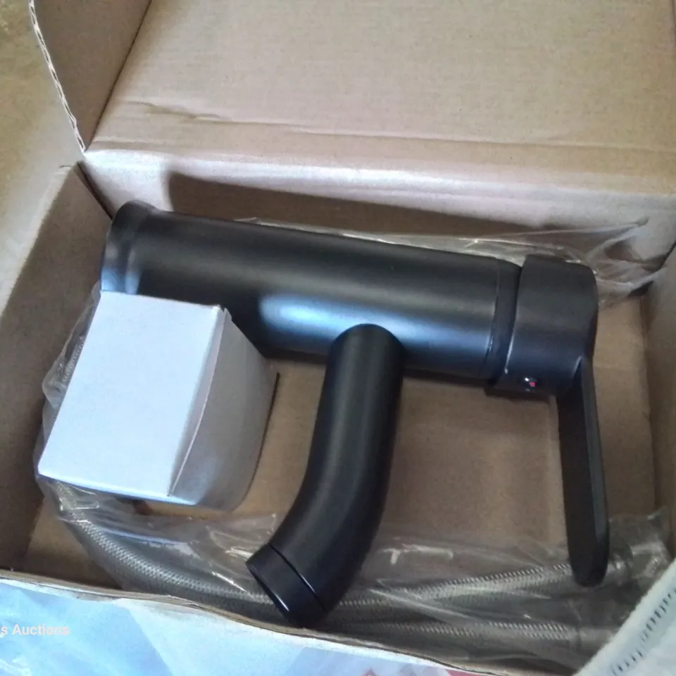 PALLET OF ASSORTED BATHROOM ITEMS, INCLUDING 5 ×  VANITY BASINS, BASIN CABINET & 17 TAPS 