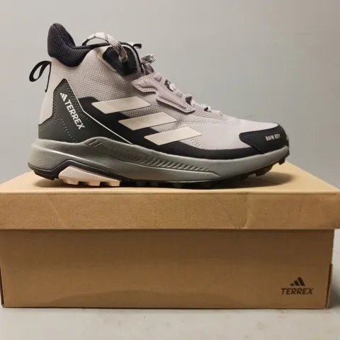 BOXED PAIR OF ADIDAS TERREX ANYLANDER MID SHOES IN LAVENDER UK SIZE 5.5