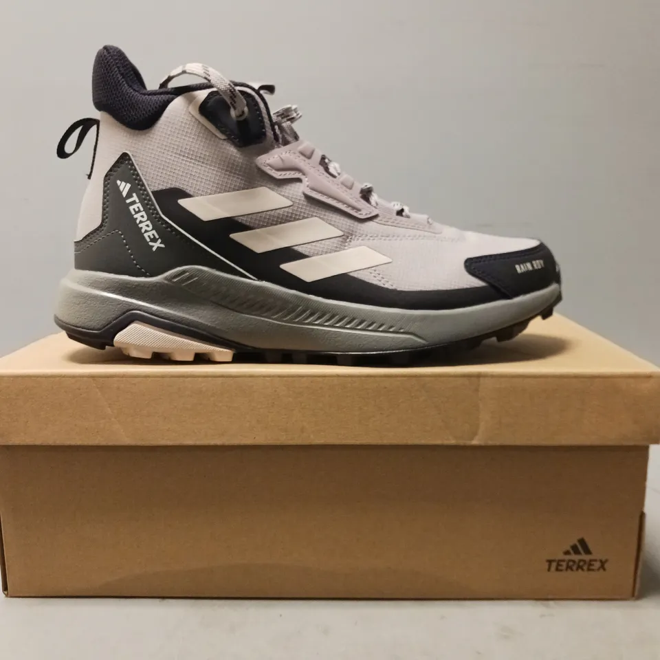 BOXED PAIR OF ADIDAS TERREX ANYLANDER MID SHOES IN LAVENDER UK SIZE 5.5