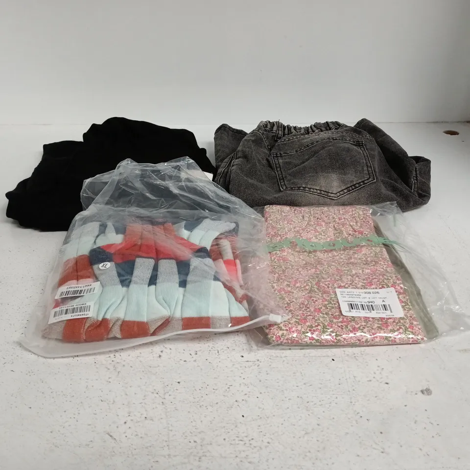 BOX OF APPROXIMATELY 25 ASSORTED CLOTHING ITEMS TO INCLUDE DENIM SHORTS, LEGGINGS ETC