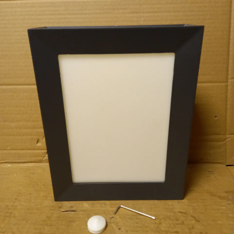 PHILIPS LED OUTDOOR WALL LIGHT